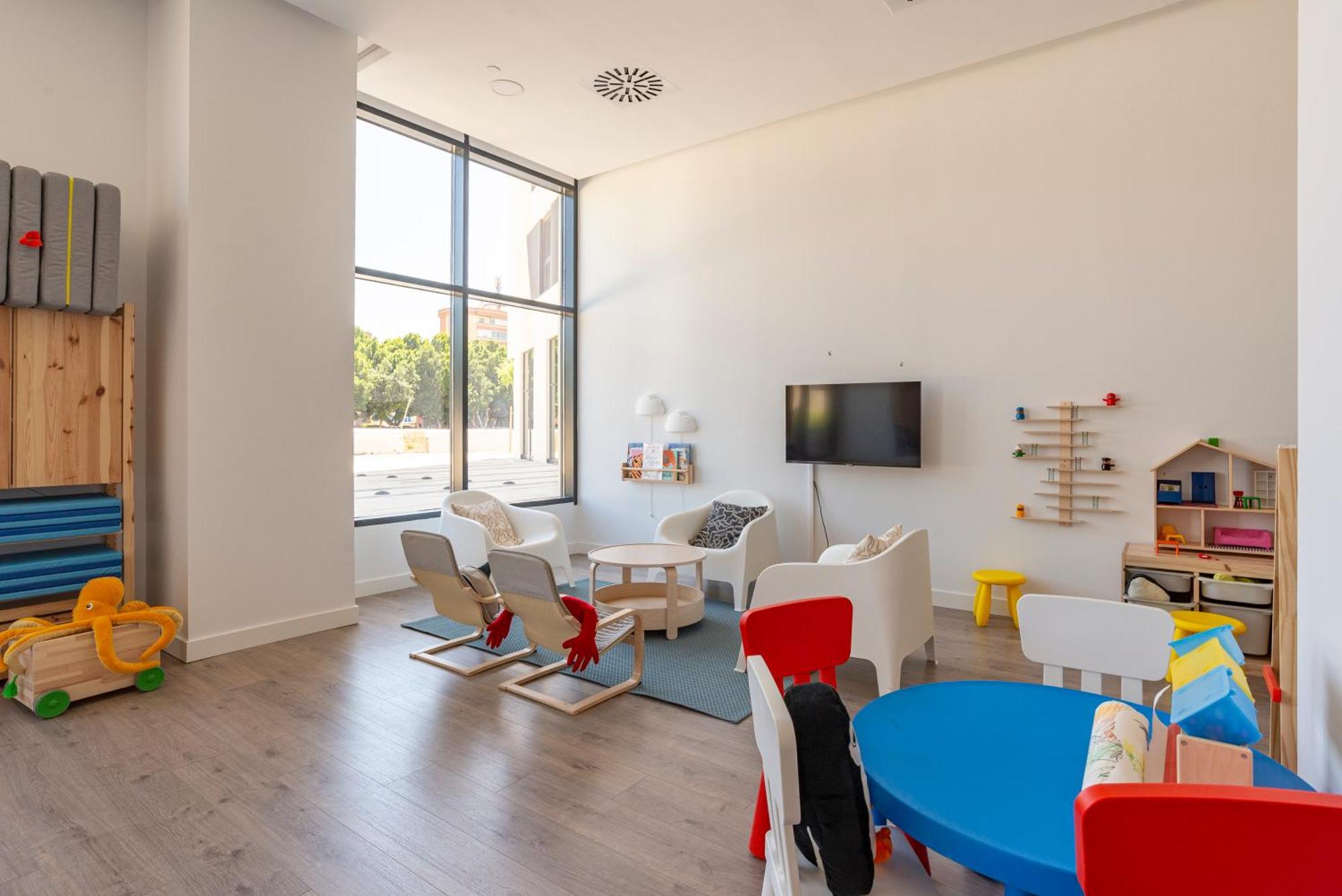 Skyline Rooftop Pool & Coworking By Ele