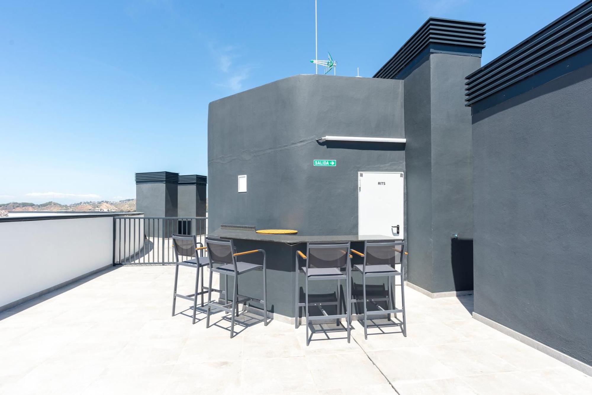 Skyline Rooftop Pool & Coworking By Ele Apartamento