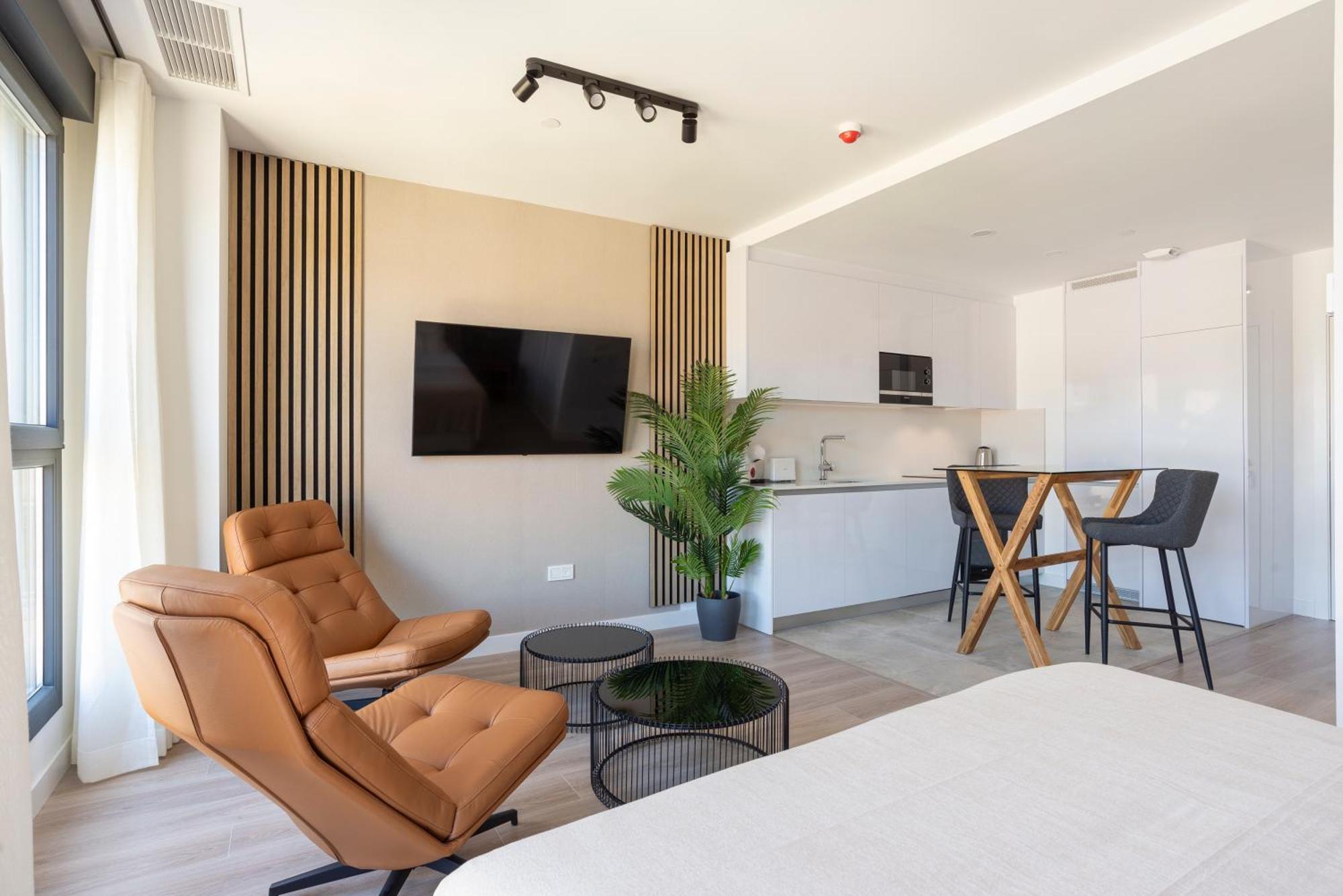 Skyline Rooftop Pool & Coworking By Ele Málaga