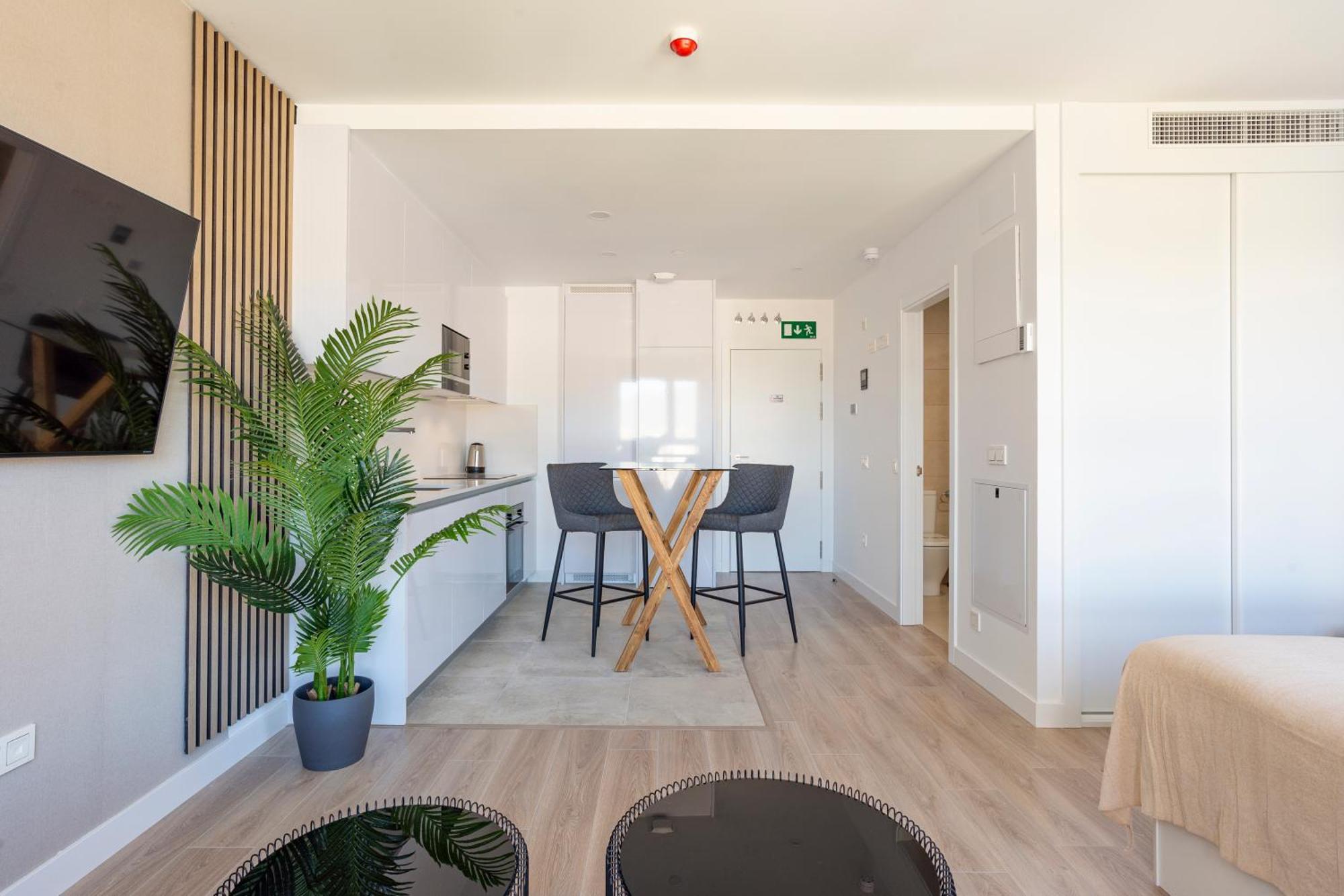 Skyline Rooftop Pool & Coworking By Ele
