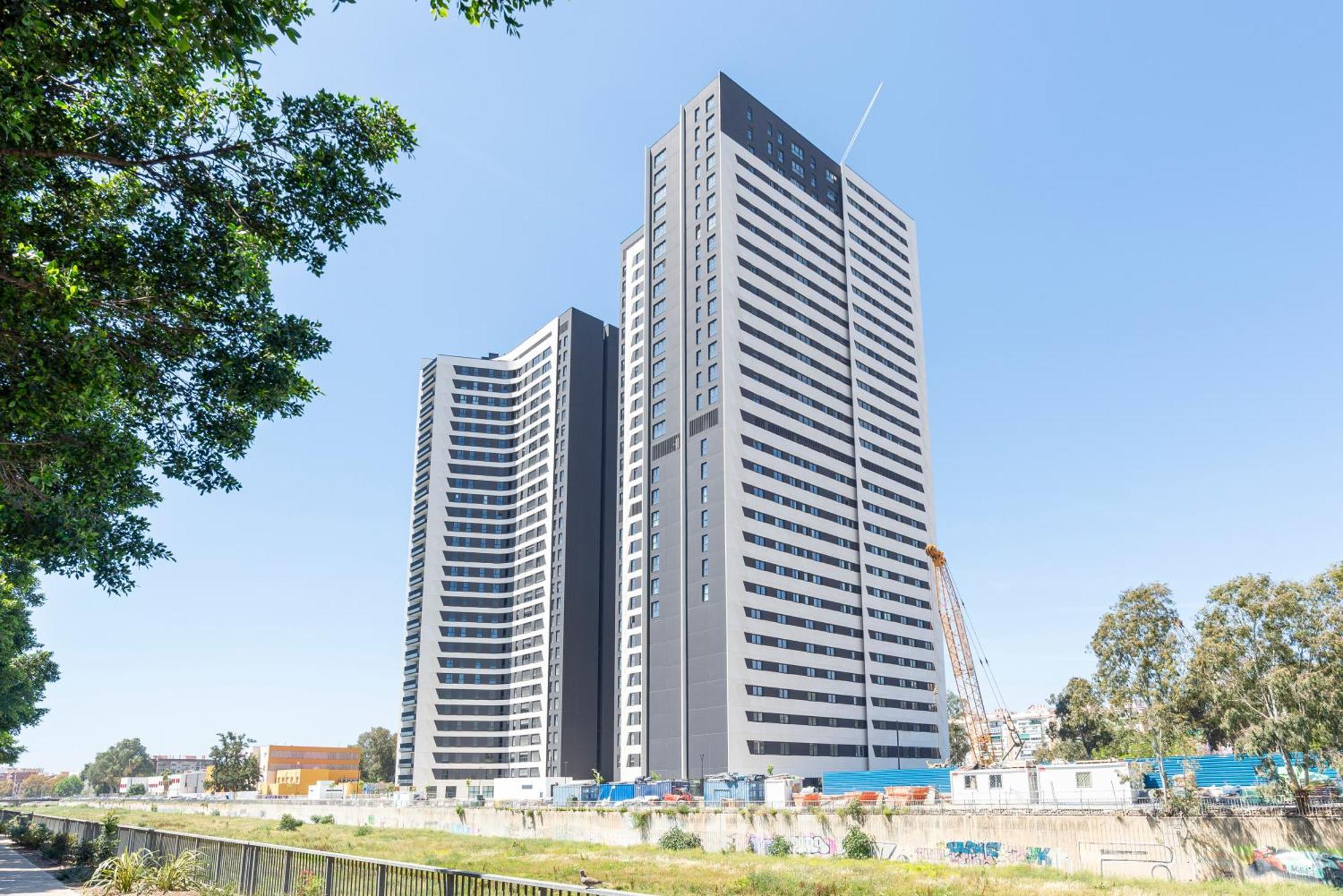 Skyline Rooftop Pool & Coworking By Ele Apartamento *