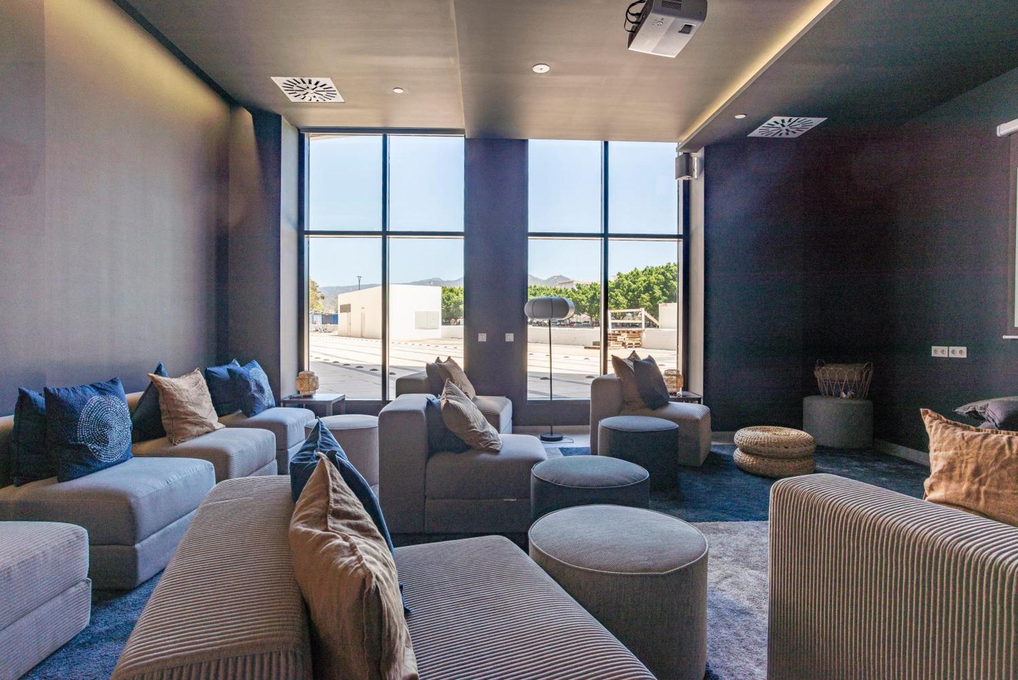 Skyline Rooftop Pool & Coworking By Ele Apartamento Málaga