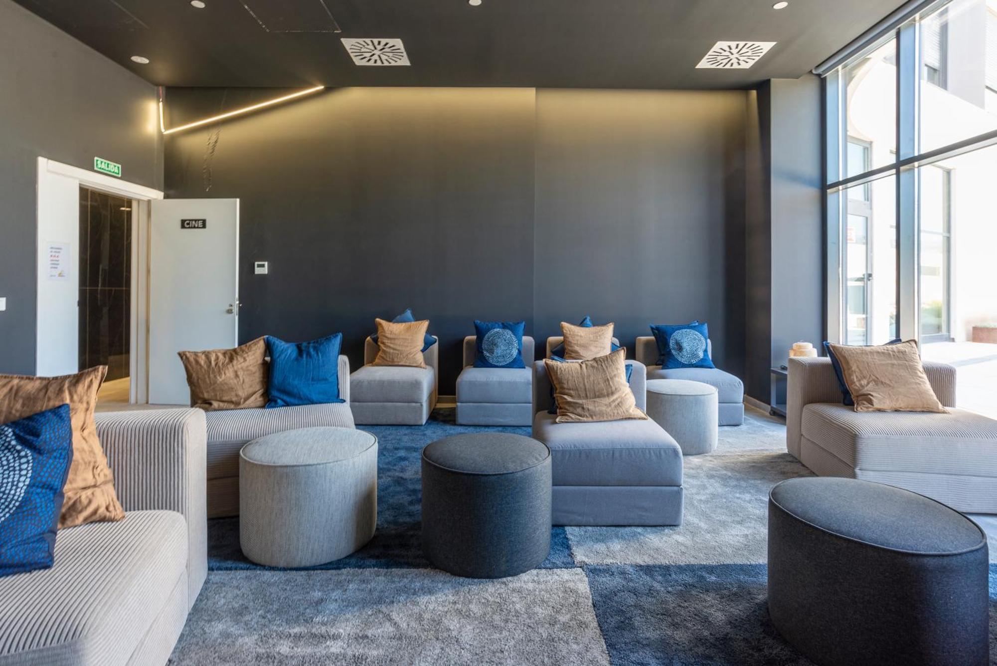 Skyline Rooftop Pool & Coworking By Ele Málaga