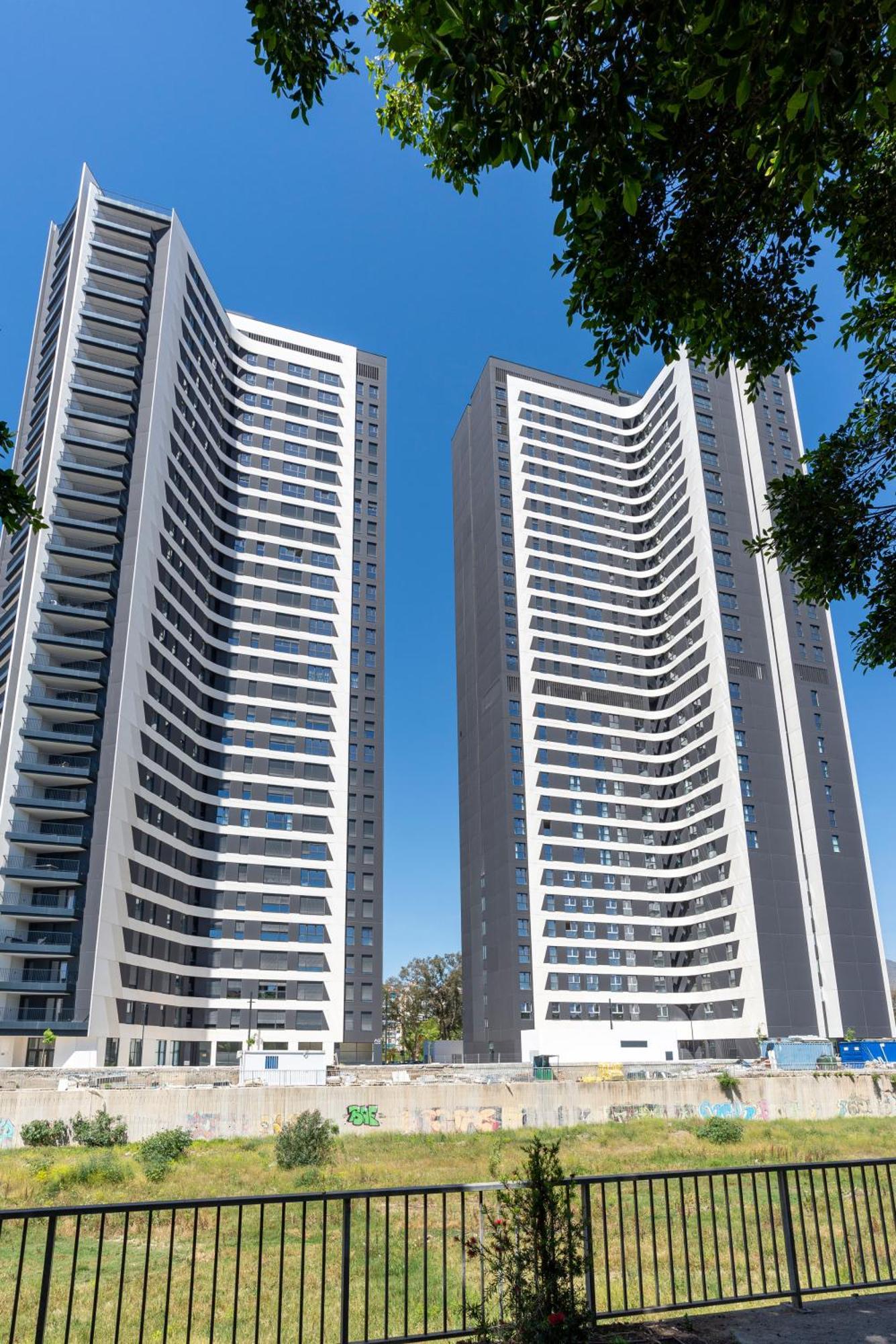 Skyline Rooftop Pool & Coworking By Ele Apartamento *